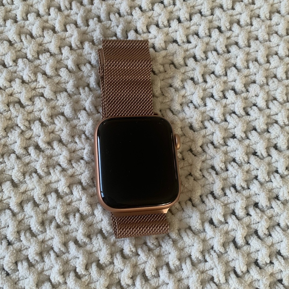 Rose Apple Watch Series 6 GPS + Cellular with Charger and rose gold band. 44mm